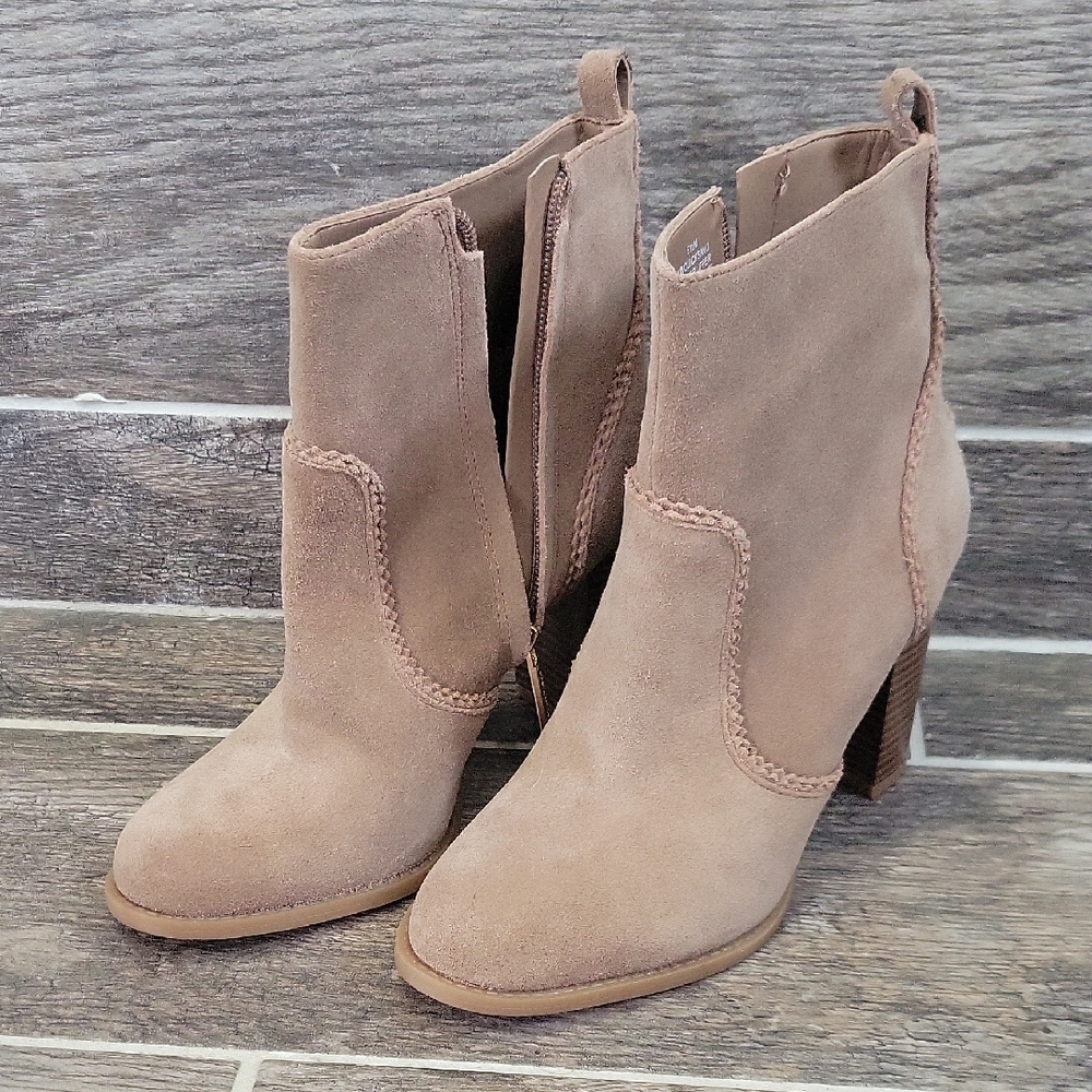 Nine West Women's Suede Tan Ankle Booties Size 5,5